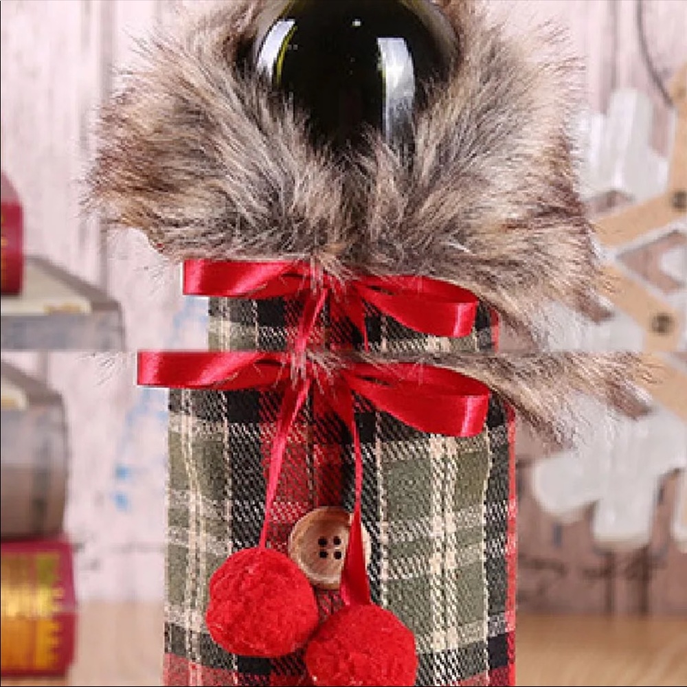 Only Brown available ❗️Holiday wine bottle cover - Picture 6 of 7